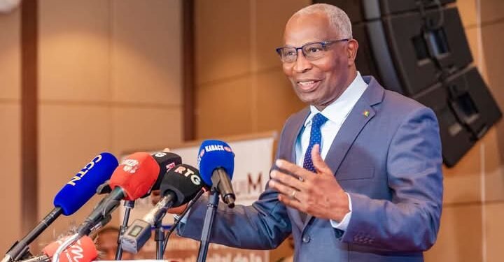Guinée : démission du gouvernement dirigé par Amadou Oury Bah