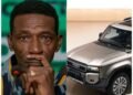 Guinée : Mamadi Doumbouya offre un véhicule à l’artiste Fodé Baro